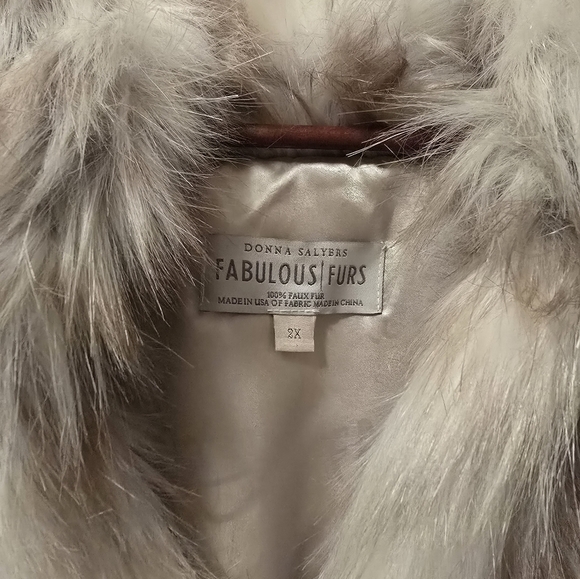 Donna Salyers Fabulous Faux Fur Vest - Picture 4 of 5